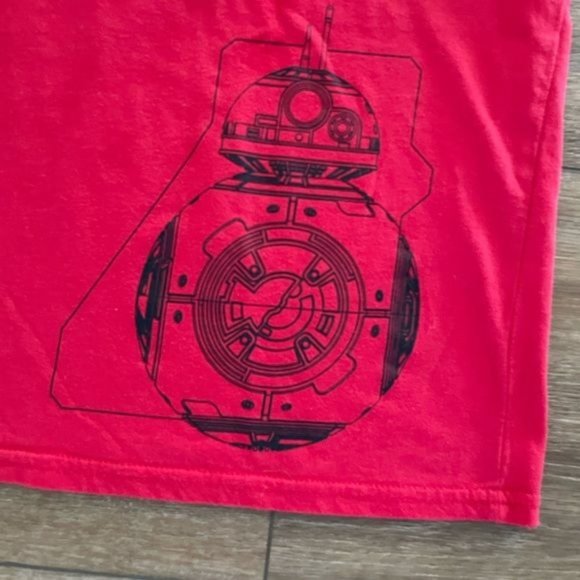 Star Wars Disney Galaxy Edge Trading Outpost BB8 Red Boys T-Shirt, Sz Medium - Picture 4 of 9